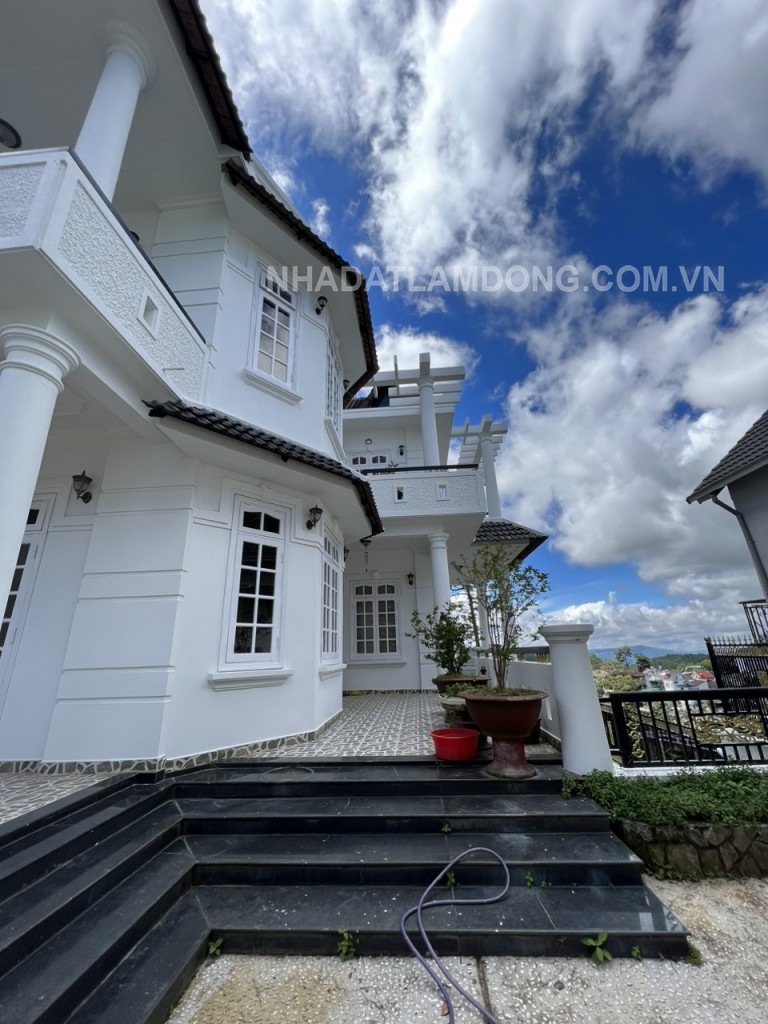 Bán Villa view đẹp tại đường Hoàng Hoa Thám, phường 10, TP Đà Lạt